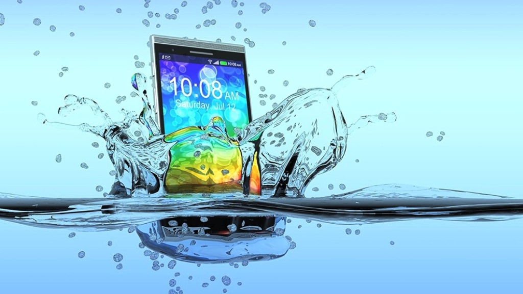 Утопил сенсорный телефон в воде, что делать